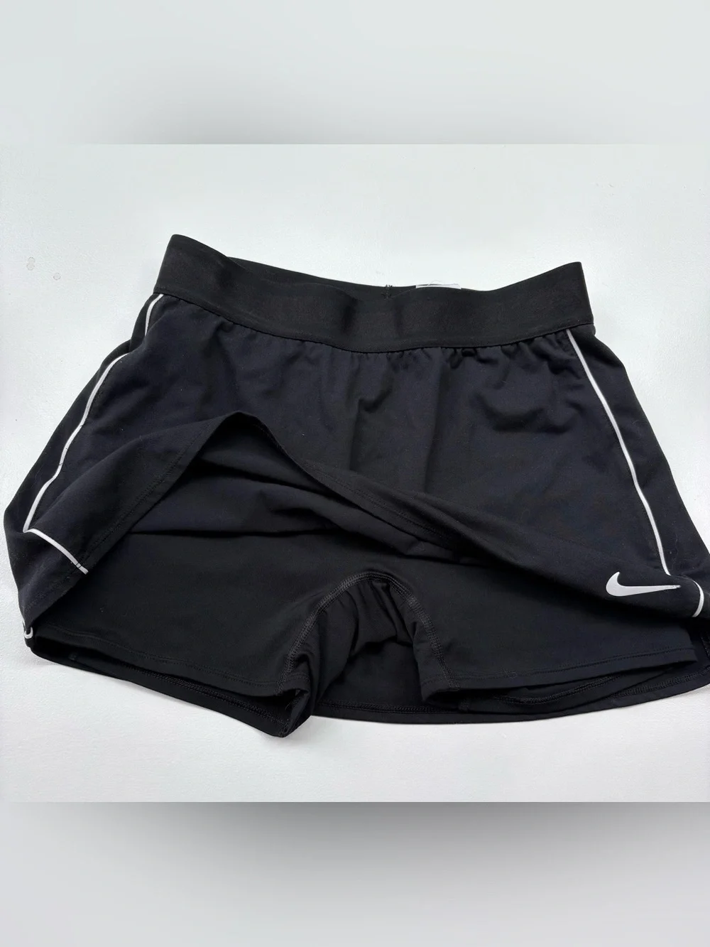 Nike Black Skort with White Piping - Picture 5 of 7